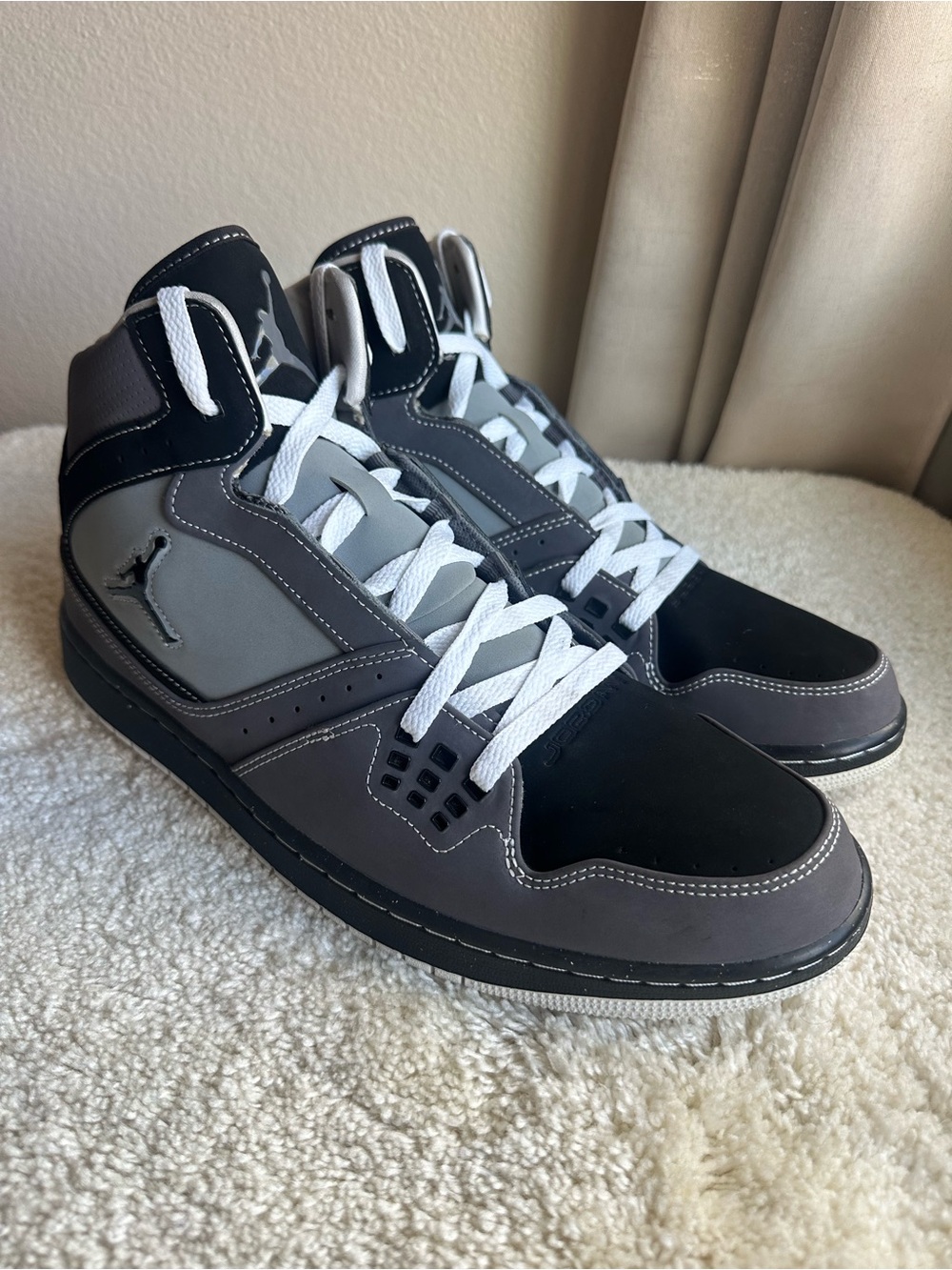 Jordan Air Jordan 1 Flight Mid-Top Size 14 Sneakers Gray/Black/White 372704-002